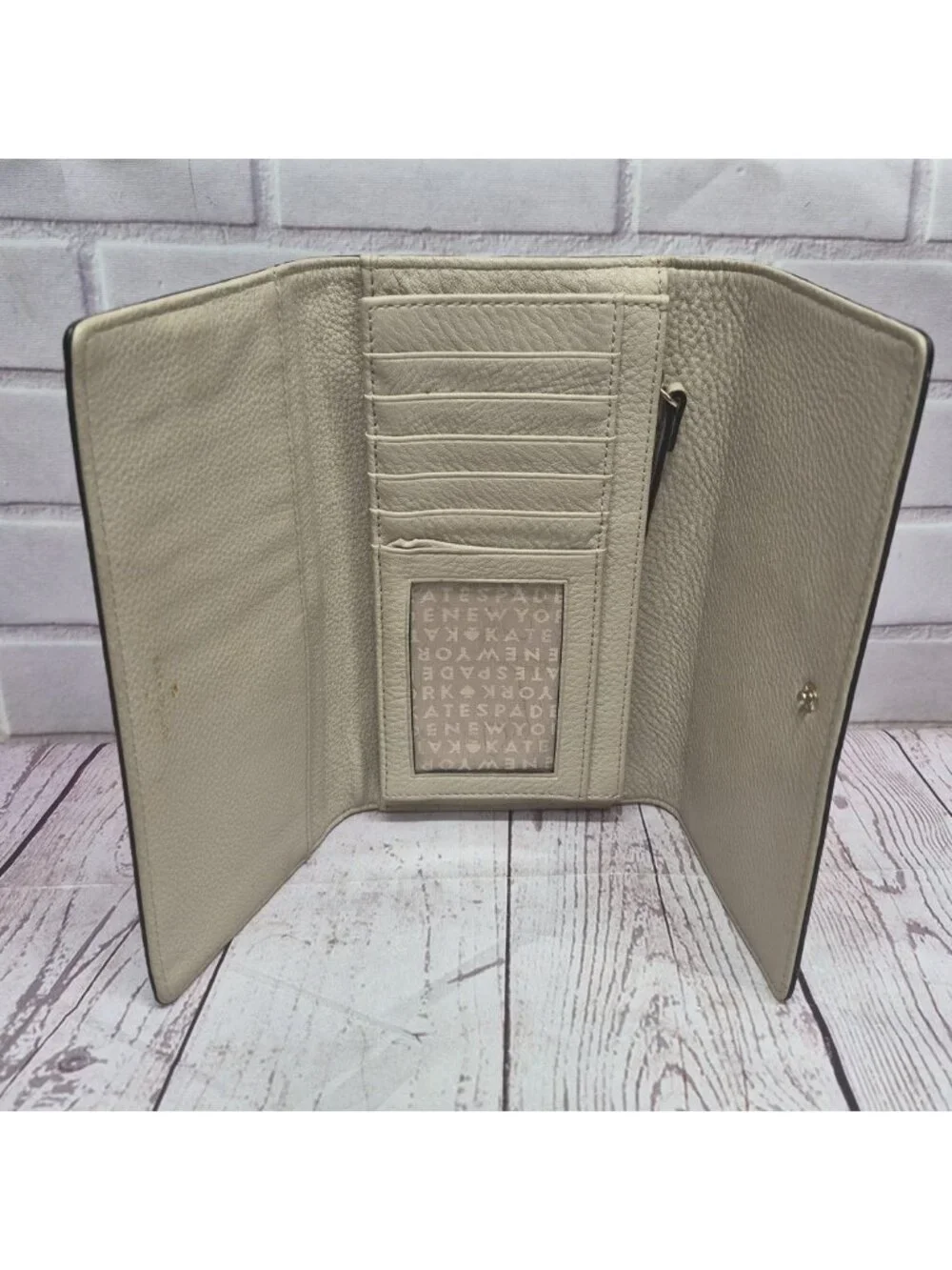 Kate Spade New York Clutch‎ Wallet Med Pebbled Beige Bifold ~Zippered Storage